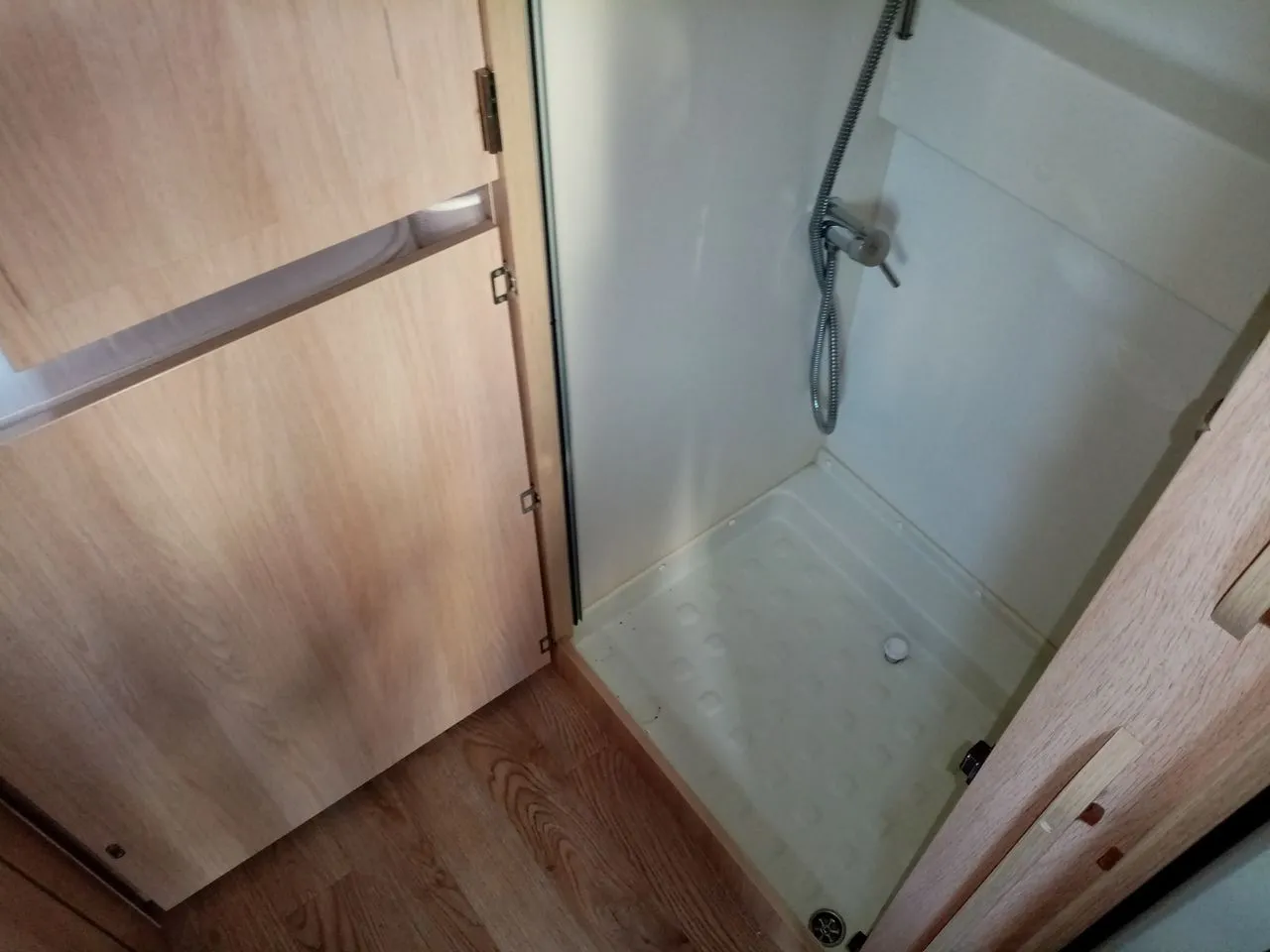 T 60 Douche séparée , Grd frigo...